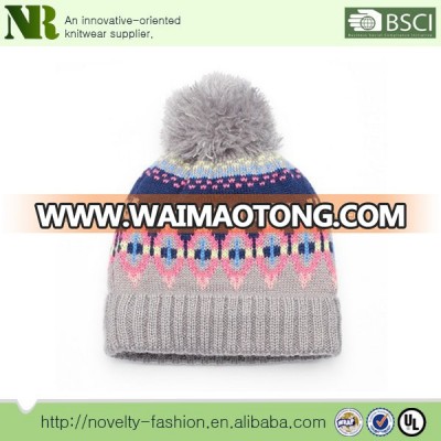 2017 new design high quality pom-pom hat with plush lining and ribbed trim